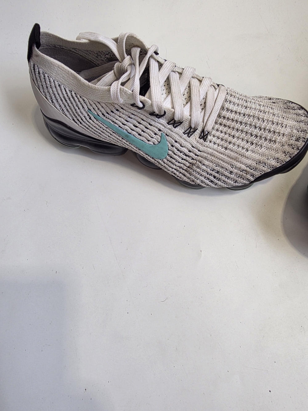 Nike Vapormax Women's White Knit Sneakers with Teal Swoosh Size 8 - Picture 2 of 5